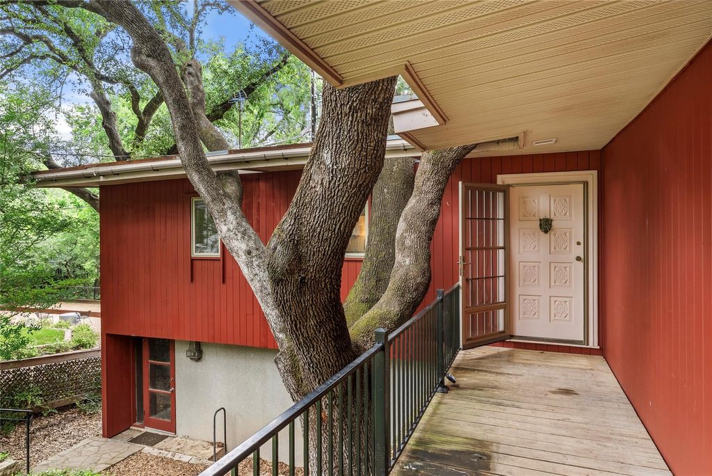 Photo of 4927 Strass DR, Austin, TX 78731 (MLS # 3255623)