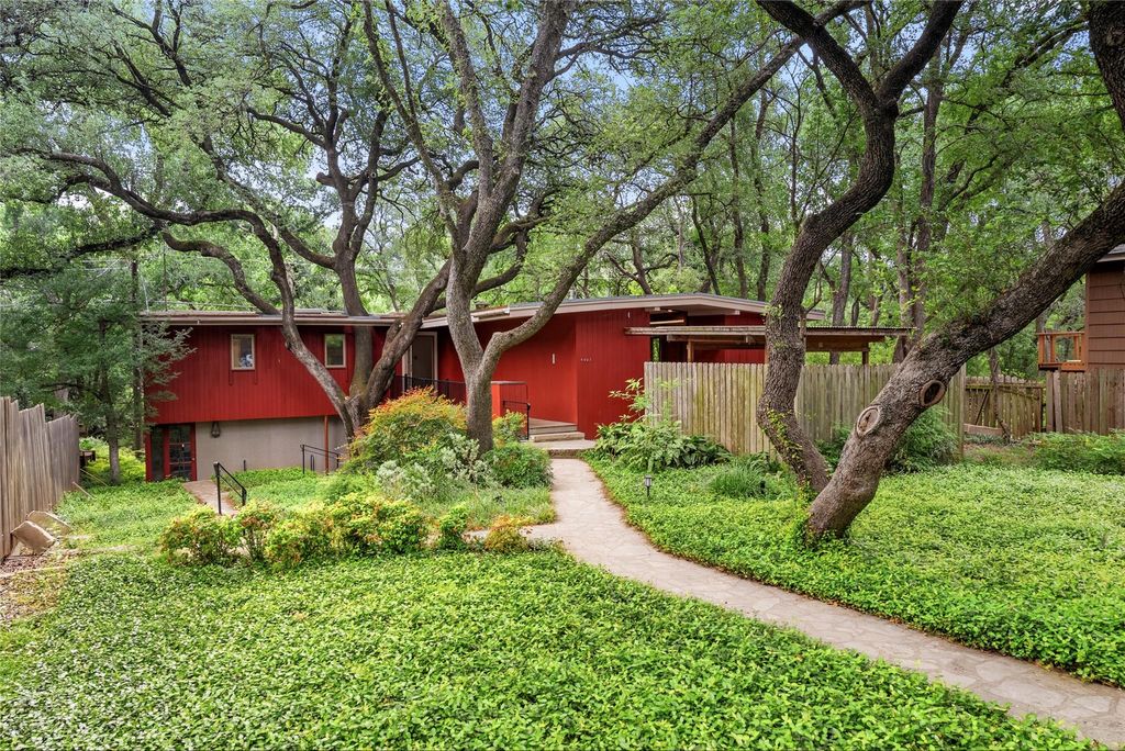 Photo of 4927 Strass DR, Austin, TX 78731 (MLS # 3255623)