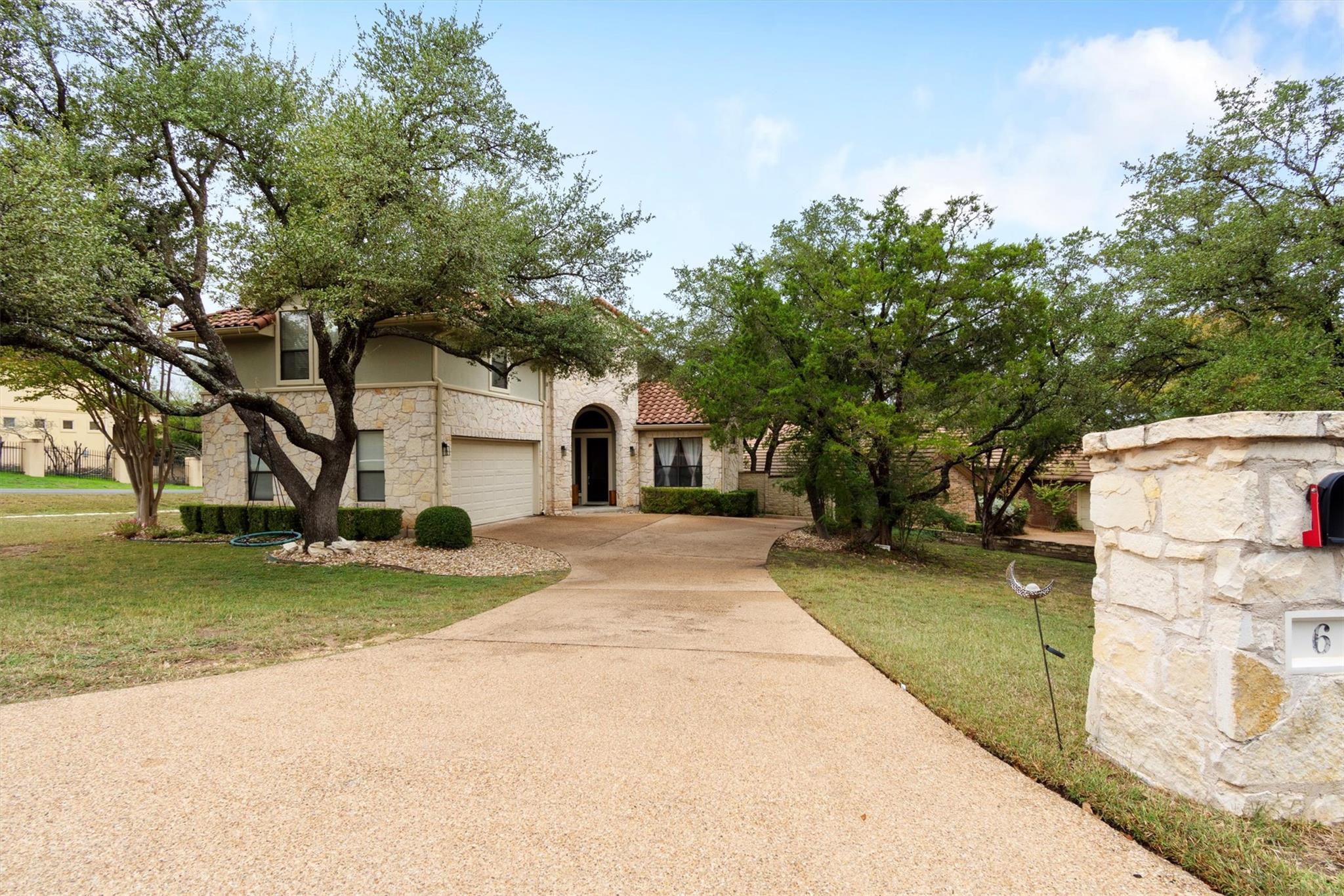6 Monarch Oaks LN