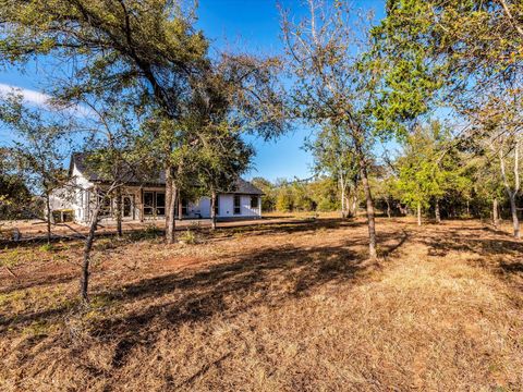 A home in Luling