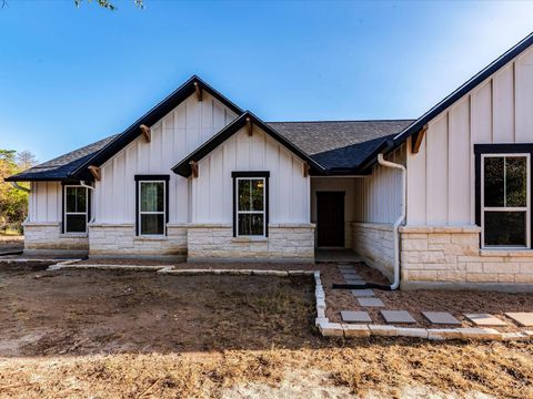 A home in Luling