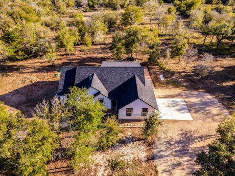 A home in Luling