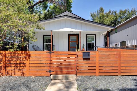 Photo of 2324 Santa Maria ST, Austin, TX 78702 (MLS # 2143391)