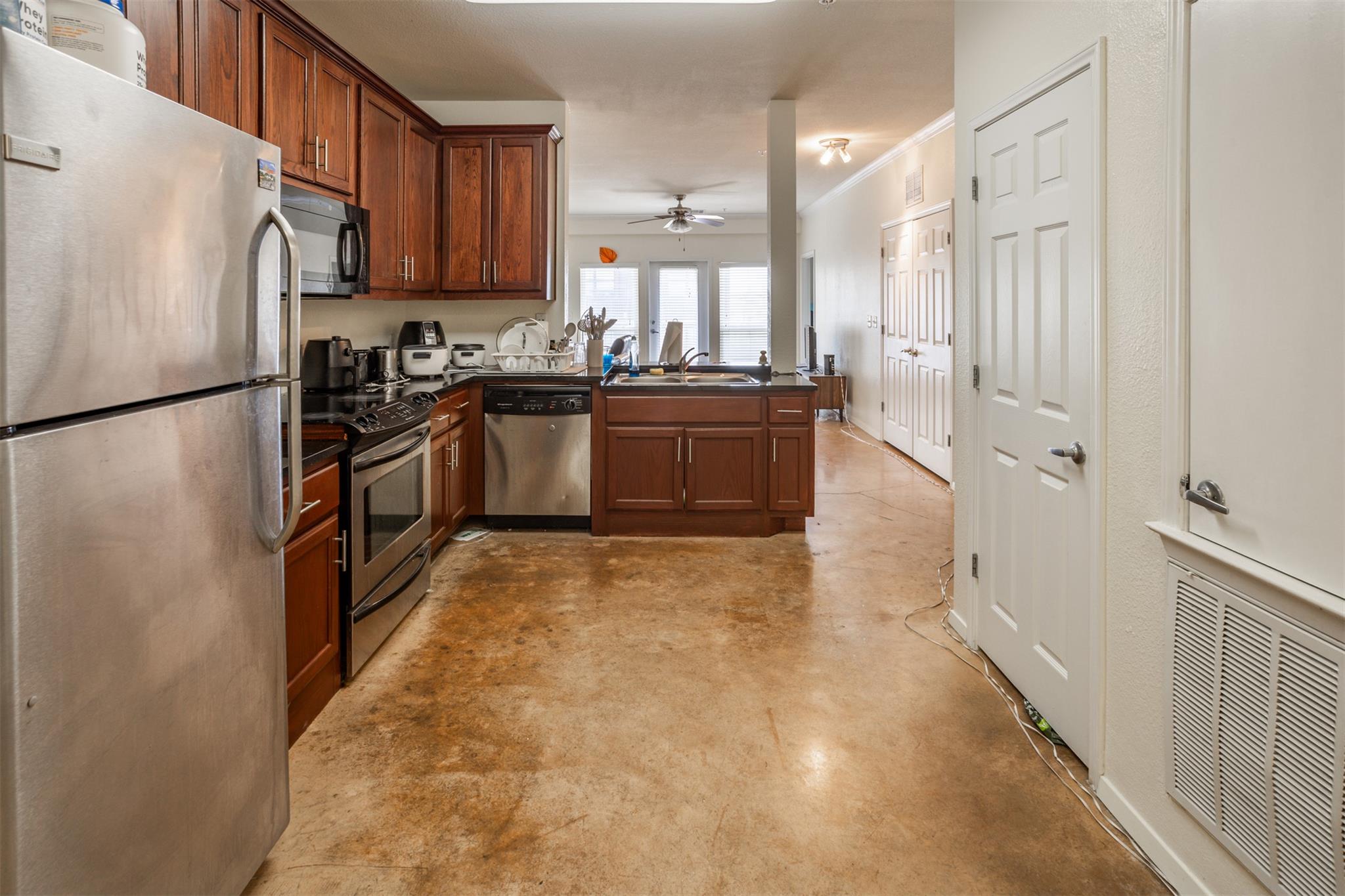 910 W 25th ST 403