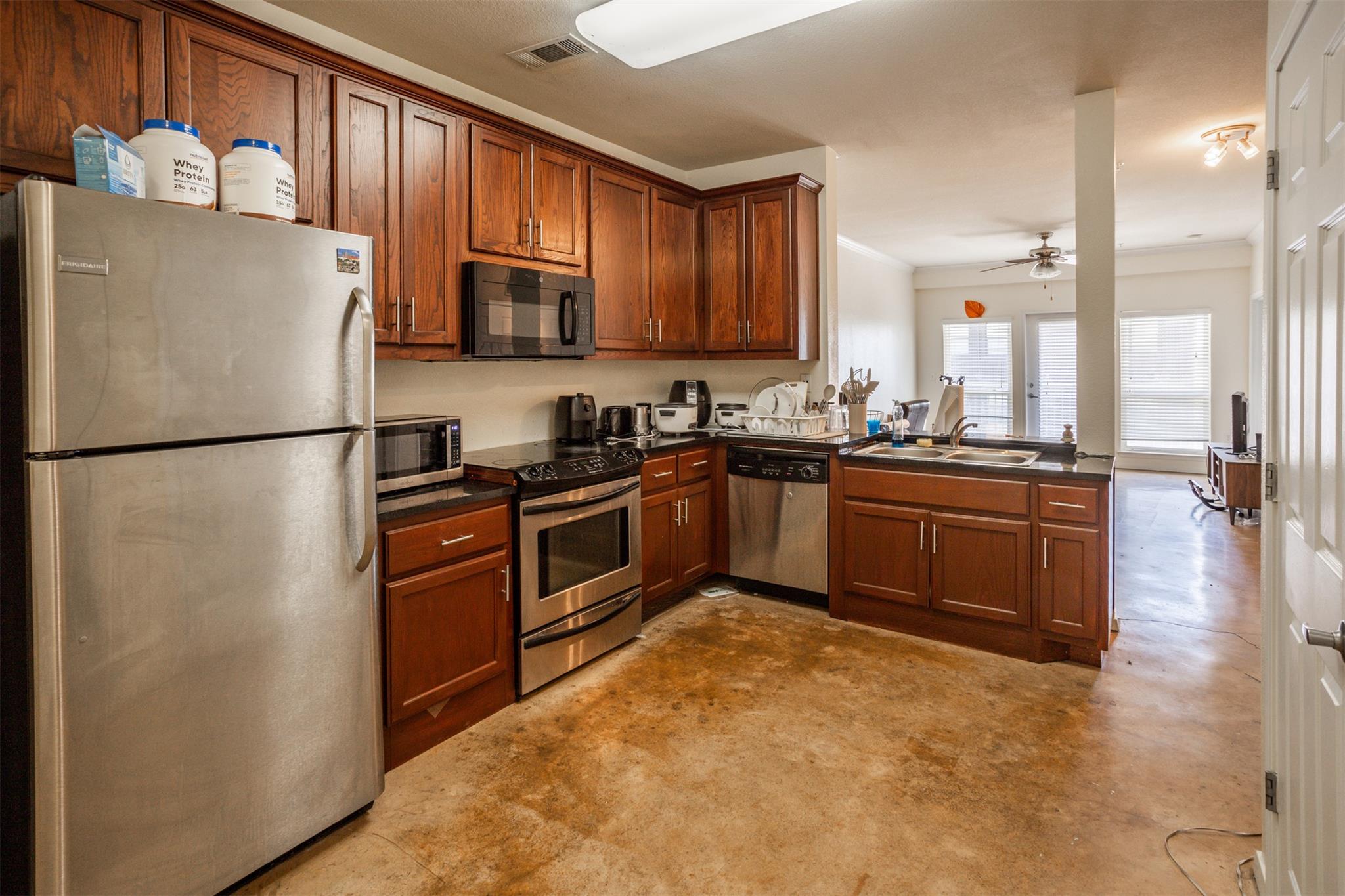910 W 25th ST 403