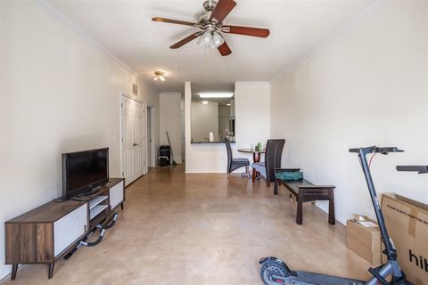 910 W 25th ST 403 Austin TX 78705