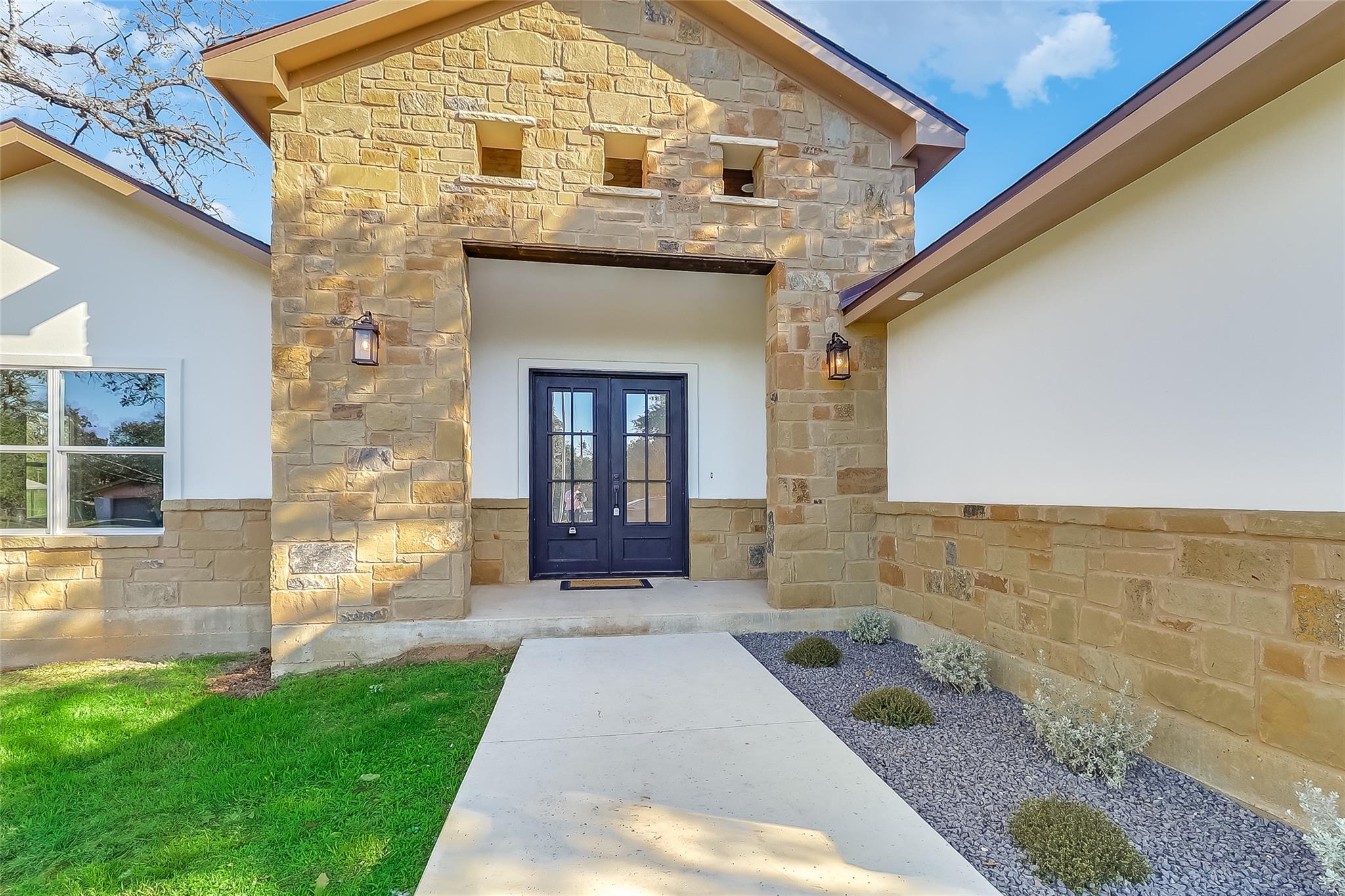 427 E Castleshoals DR