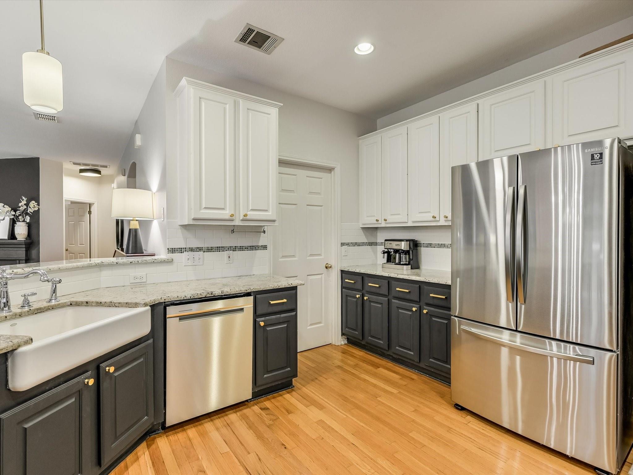 Austin, Texas 78735, United States, 4 Bedrooms Bedrooms, ,2 BathroomsBathrooms,Residential,Pending,54585