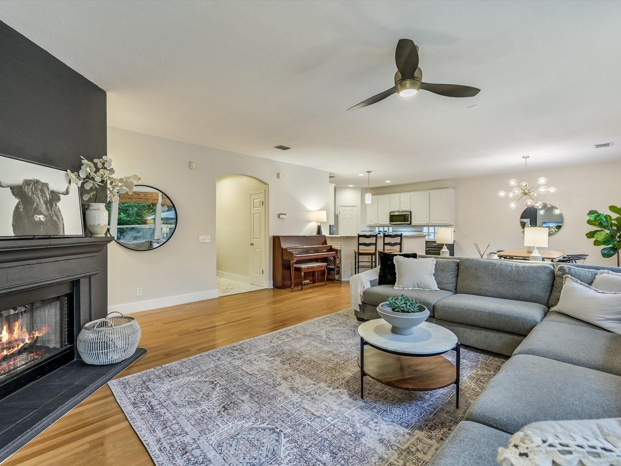 Austin, Texas 78735, United States, 4 Bedrooms Bedrooms, ,2 BathroomsBathrooms,Residential,Pending,54585