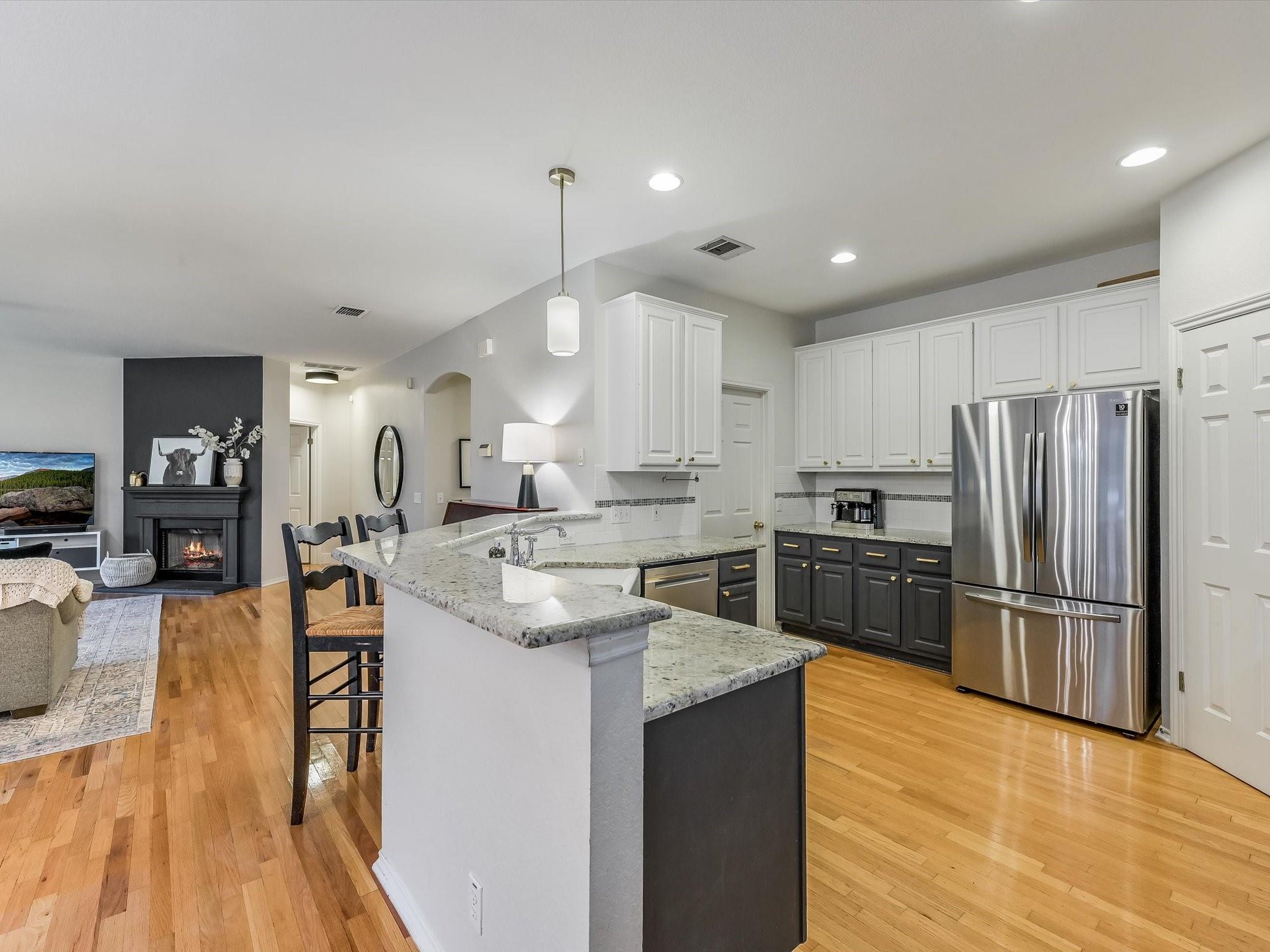 Austin, Texas 78735, United States, 4 Bedrooms Bedrooms, ,2 BathroomsBathrooms,Residential,Pending,54585