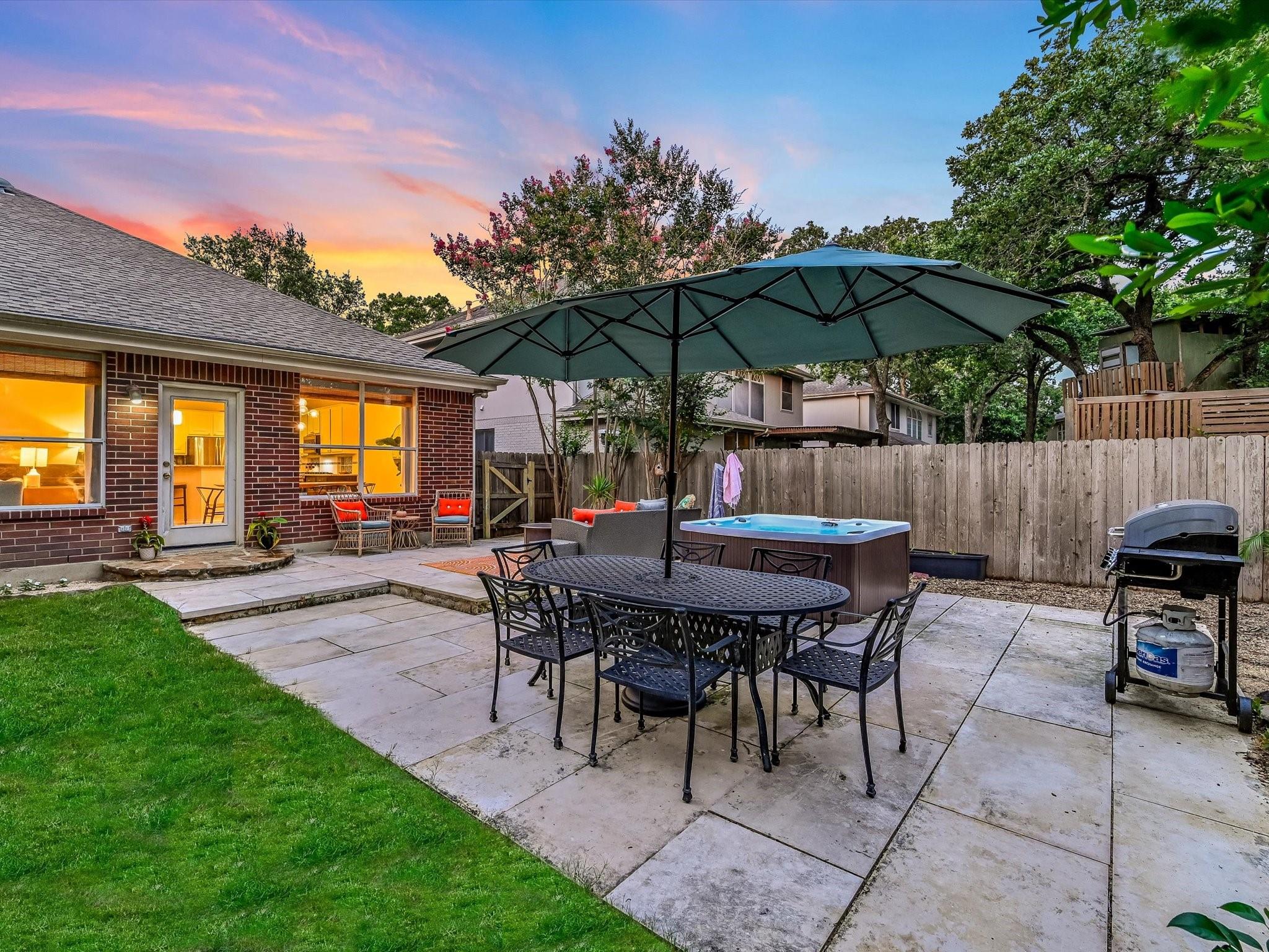 Austin, Texas 78735, United States, 4 Bedrooms Bedrooms, ,2 BathroomsBathrooms,Residential,Pending,54585