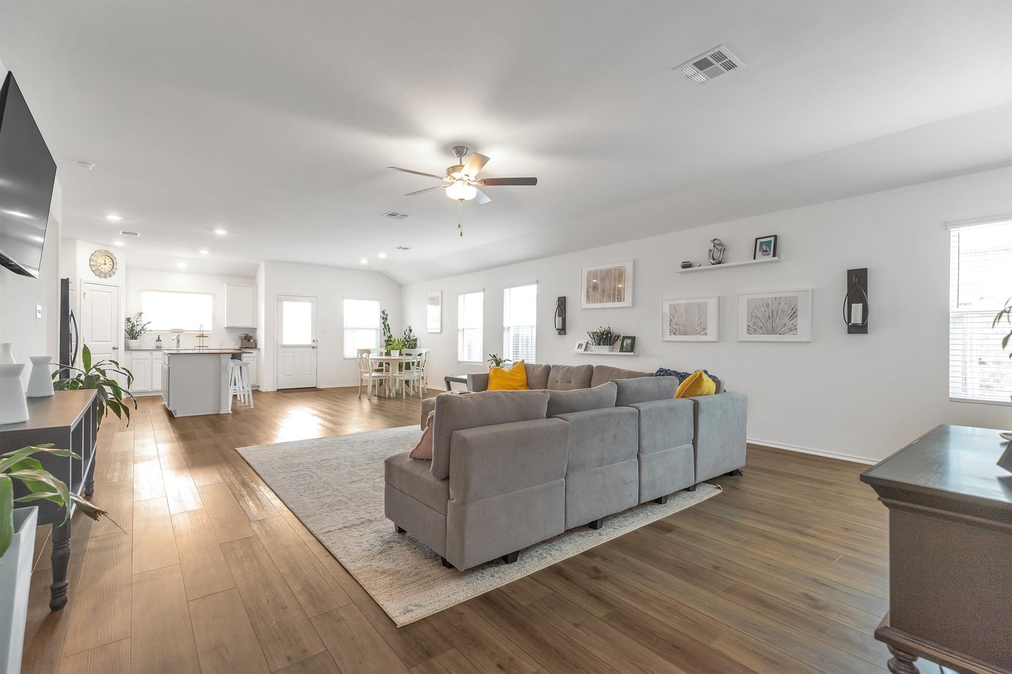 408 Sebring CIR
