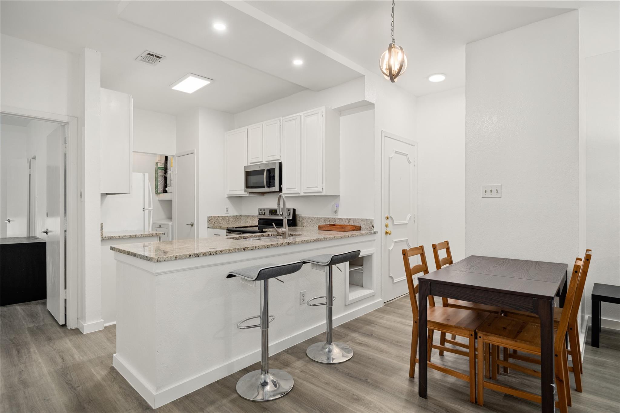 806 W 24th ST 213