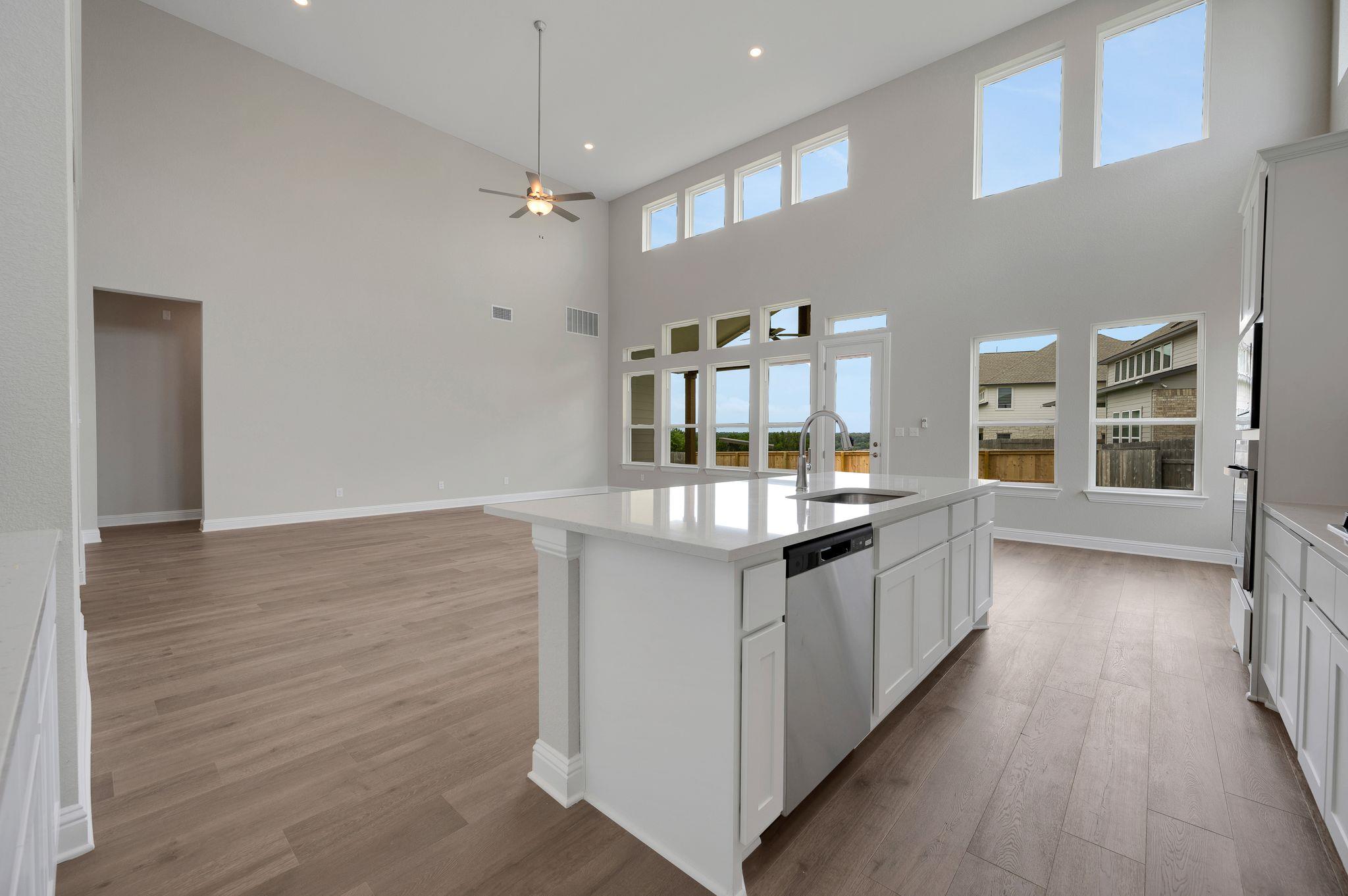 609 Crescent View DR
