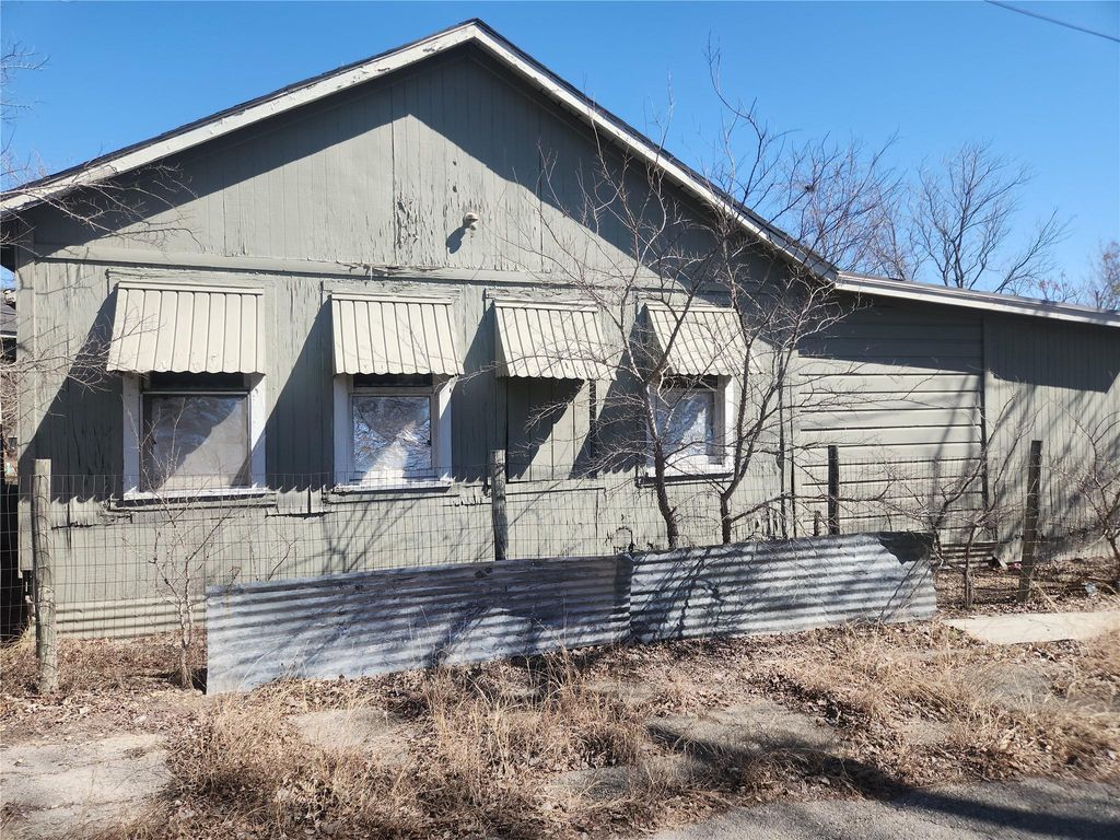 Photo of 1006 Proctor ST, Lockhart, TX 78644 (MLS # 9704060)