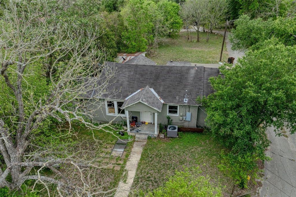 Photo of 1006 Proctor ST, Lockhart, TX 78644 (MLS # 9704060)