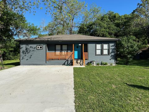 Photo of 439 East Lafayette ST, La Grange, TX 78945 (MLS # 9223647)