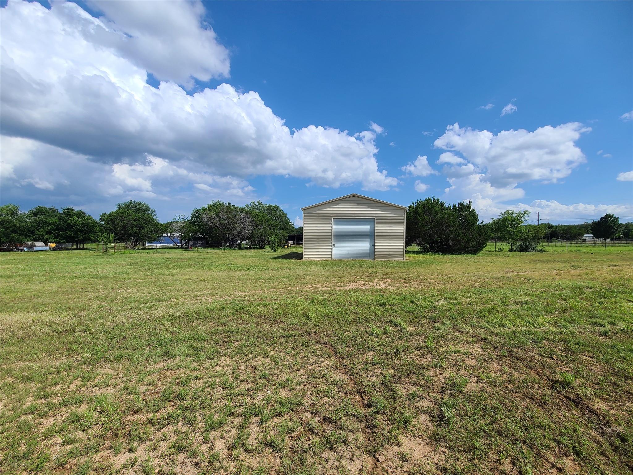601 Phillip LN