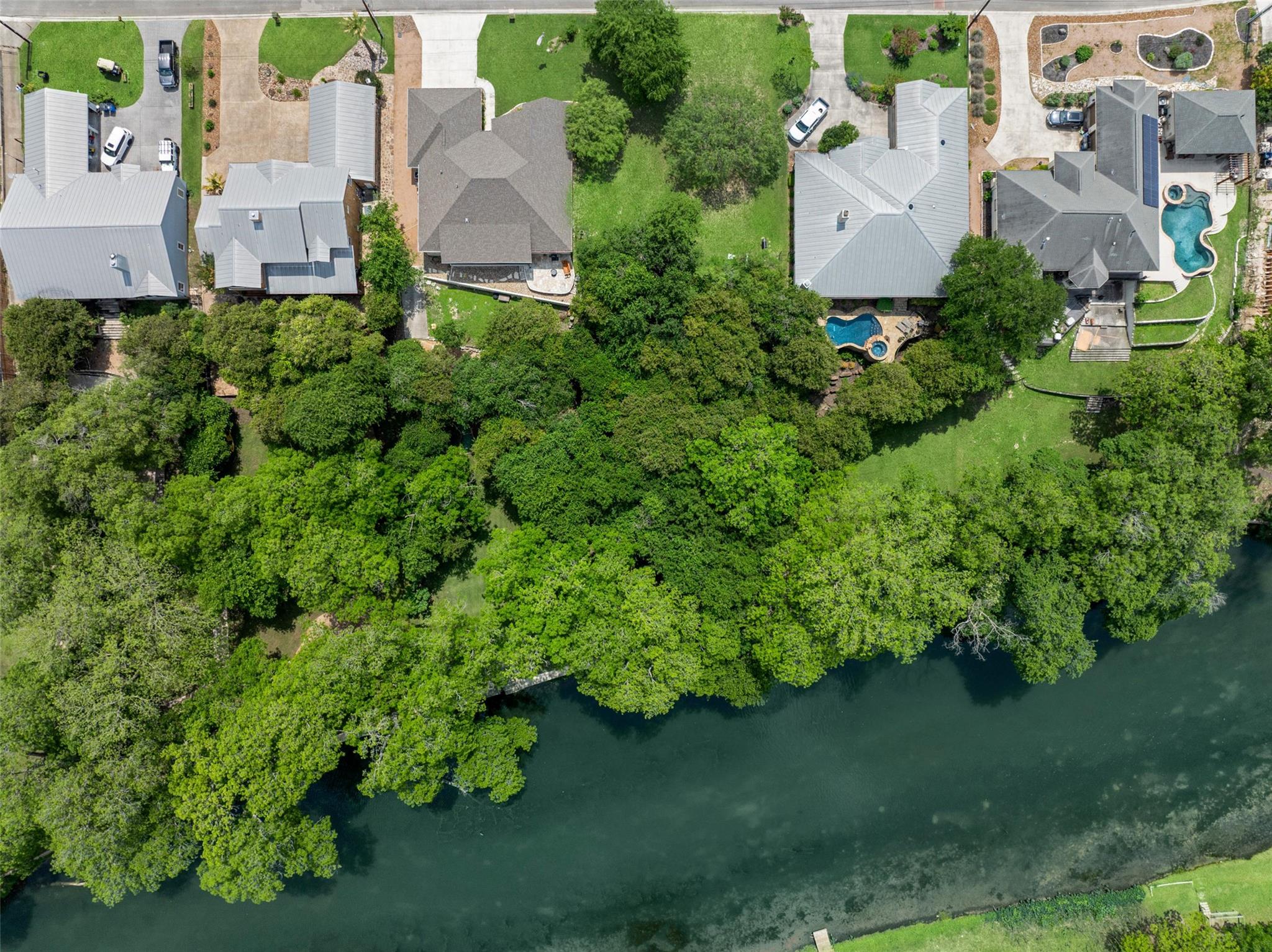 1049 River TER