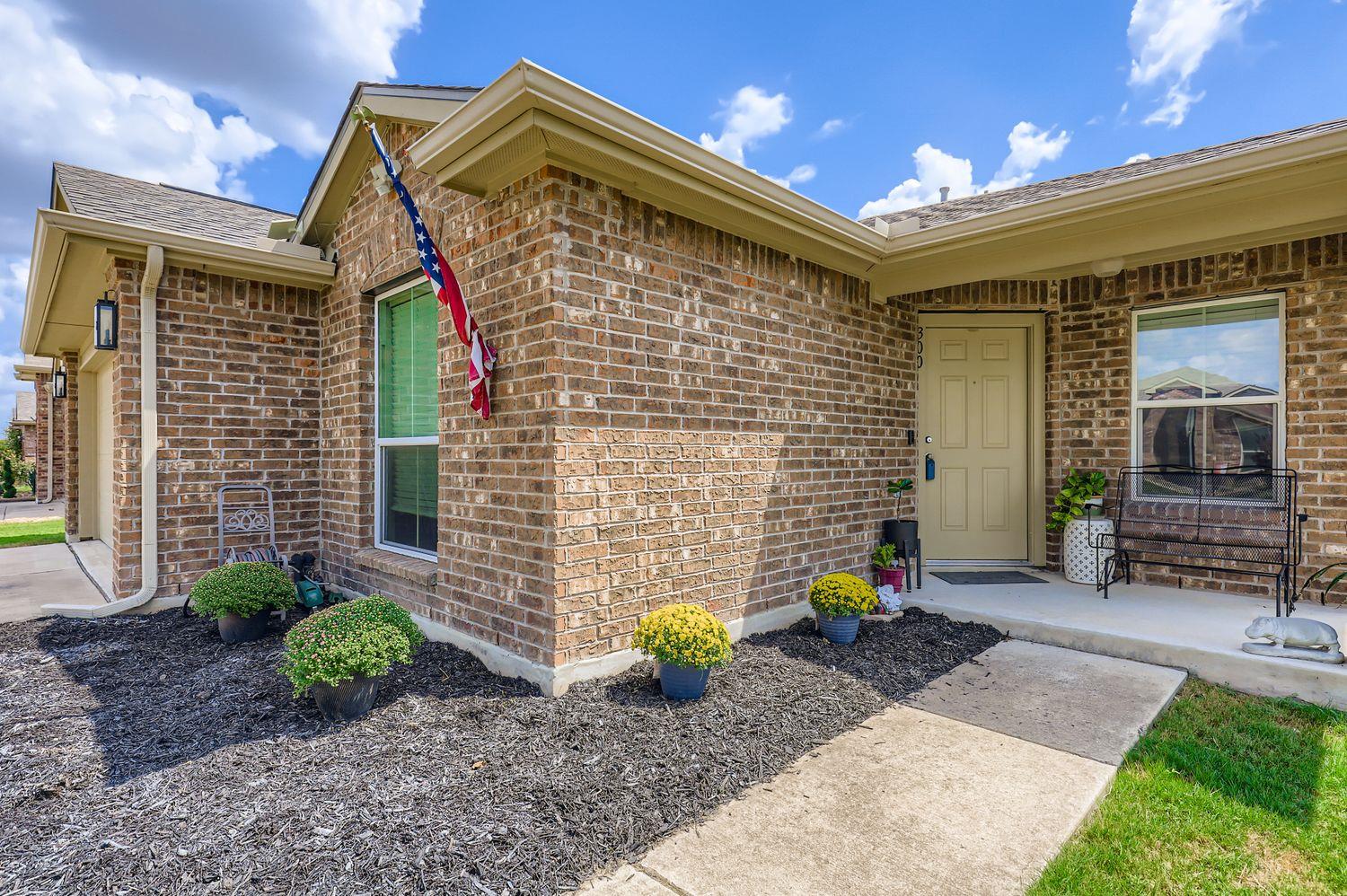 300 Foxglove DR