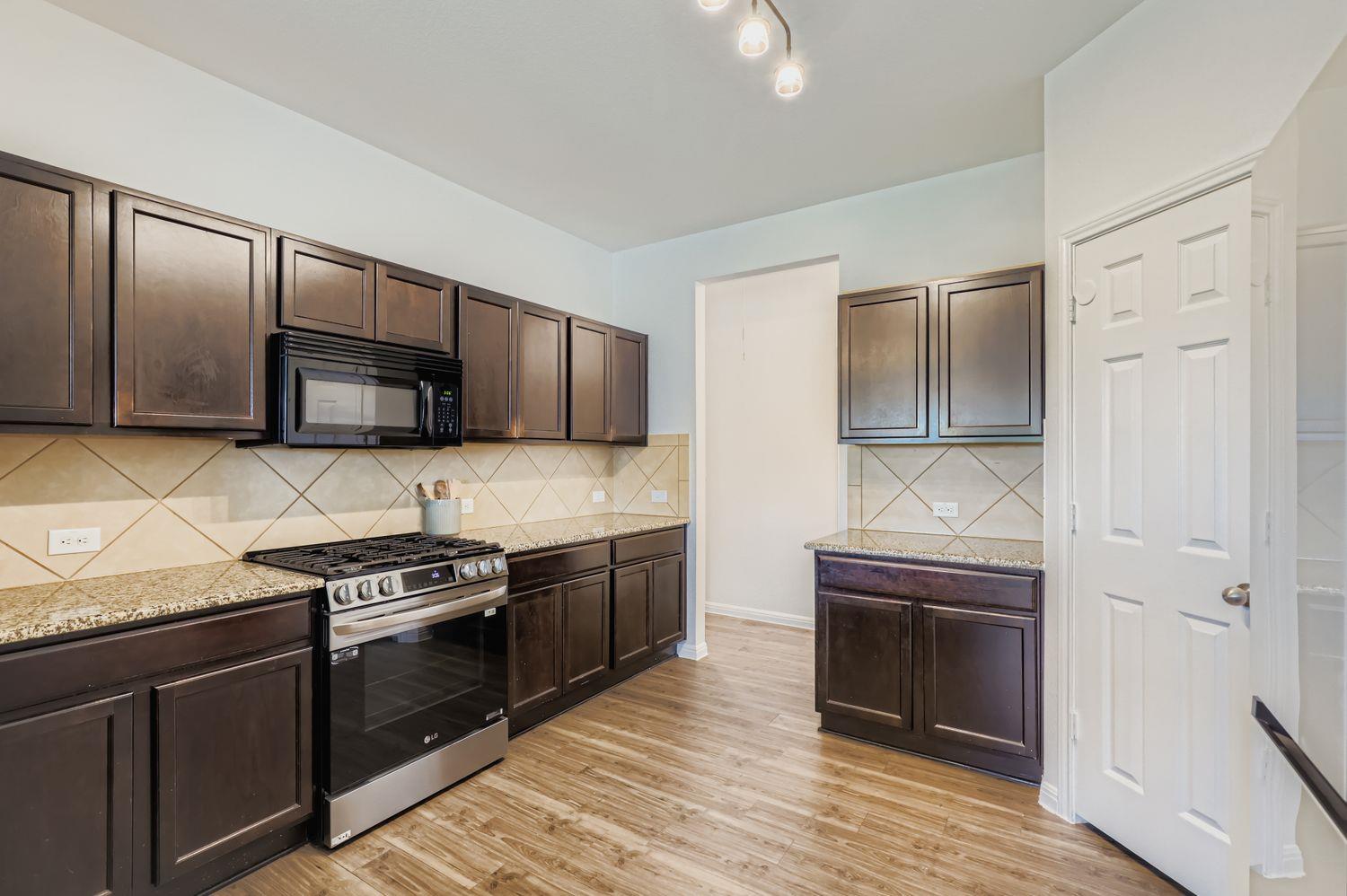 300 Foxglove DR