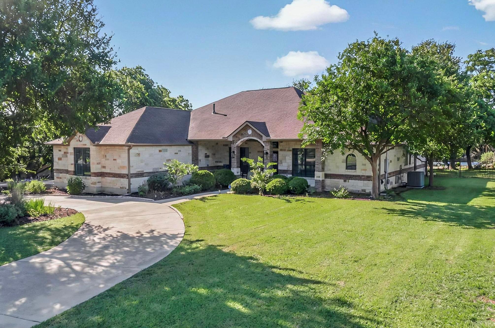 104 Standing Oak DR