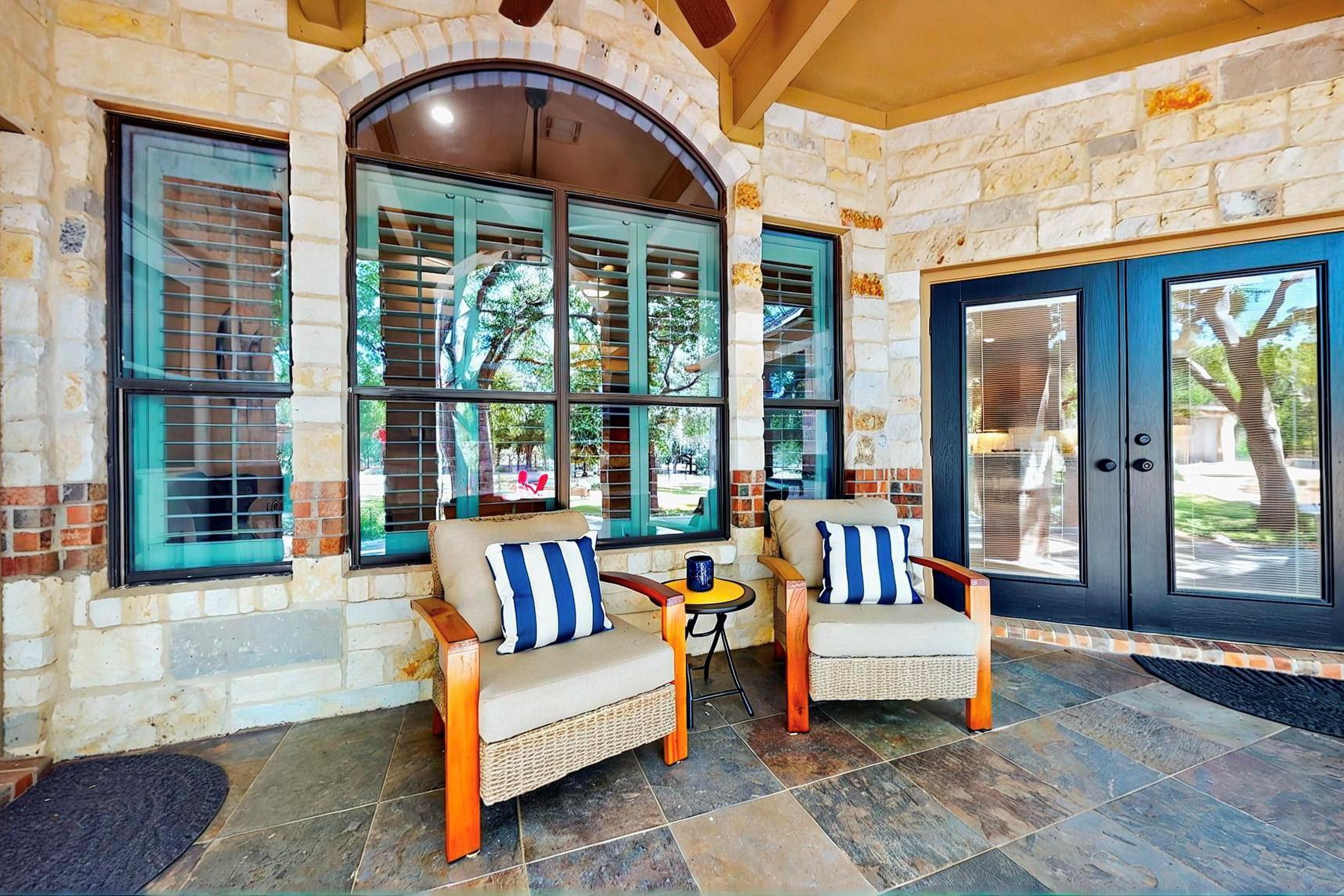 104 Standing Oak DR