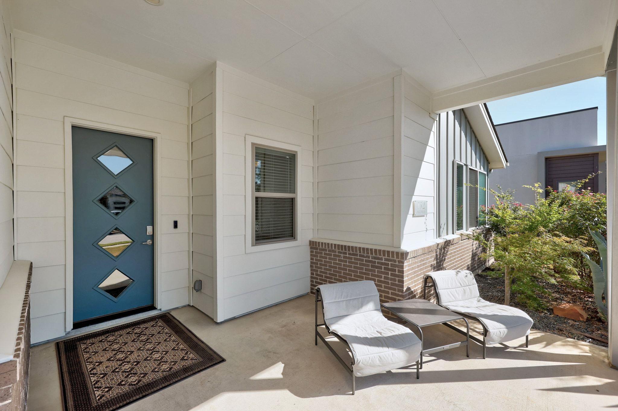 112 Dax DR