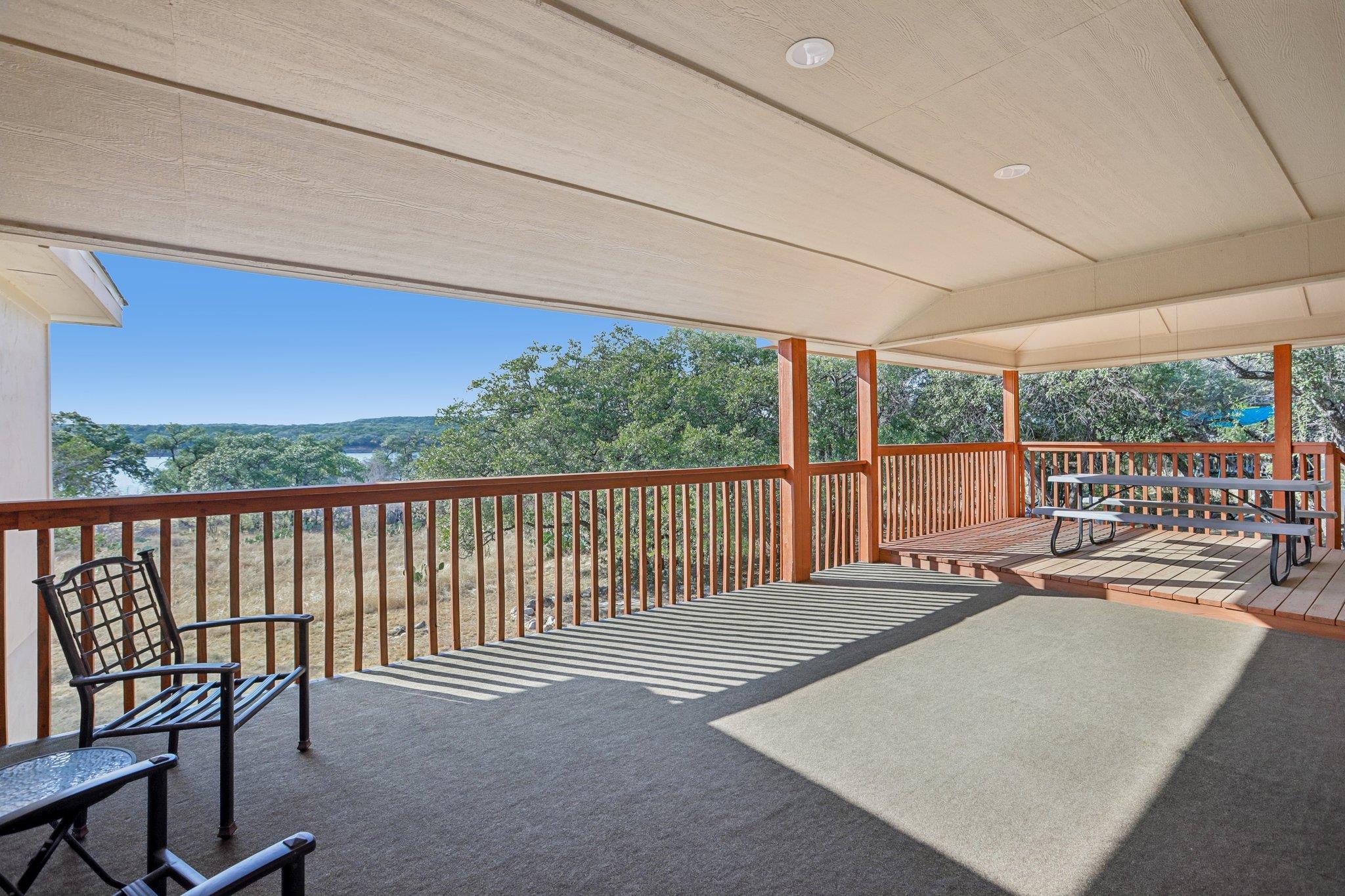 21513 Lakefront DR