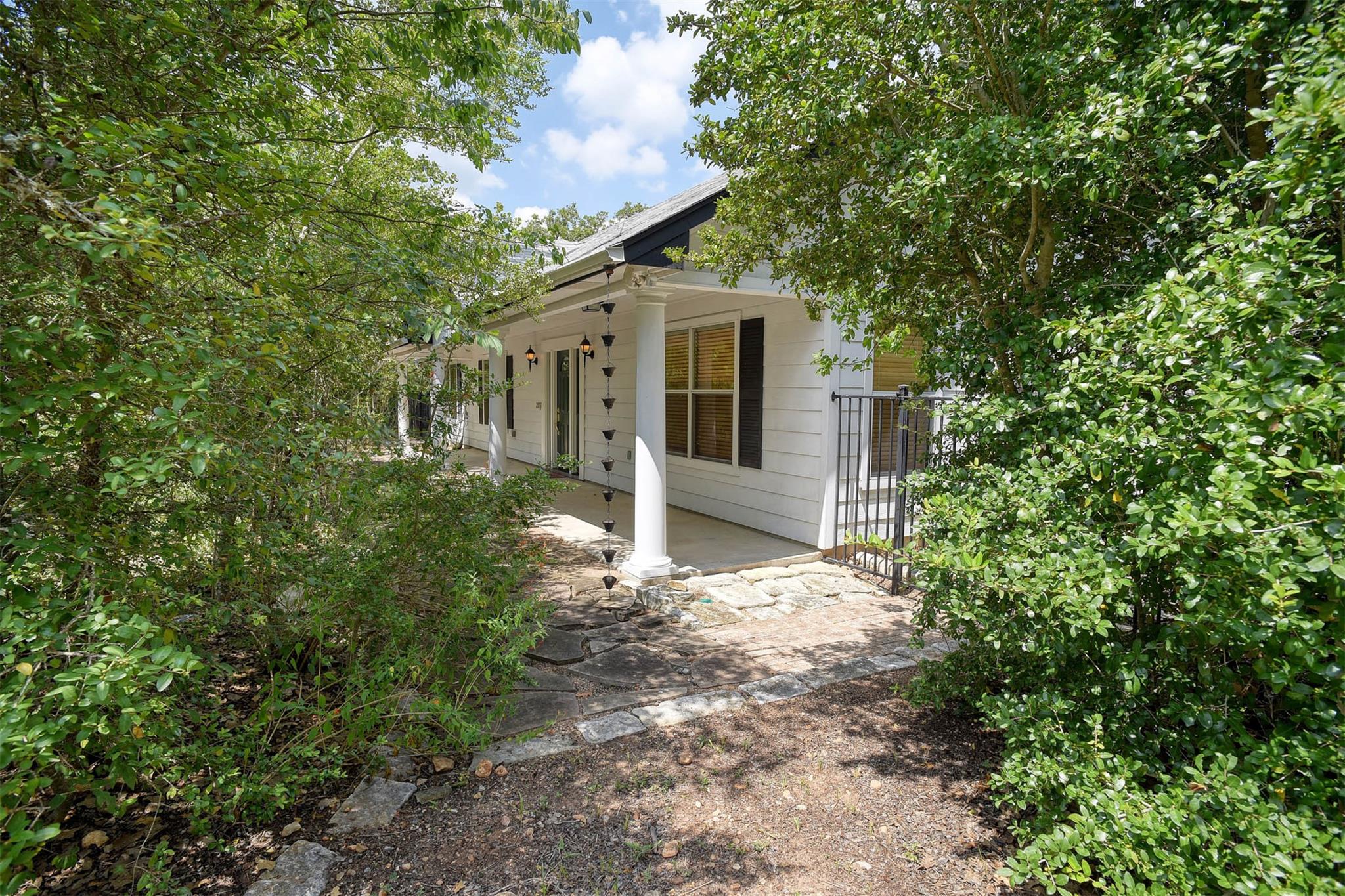 255 W Oak LOOP