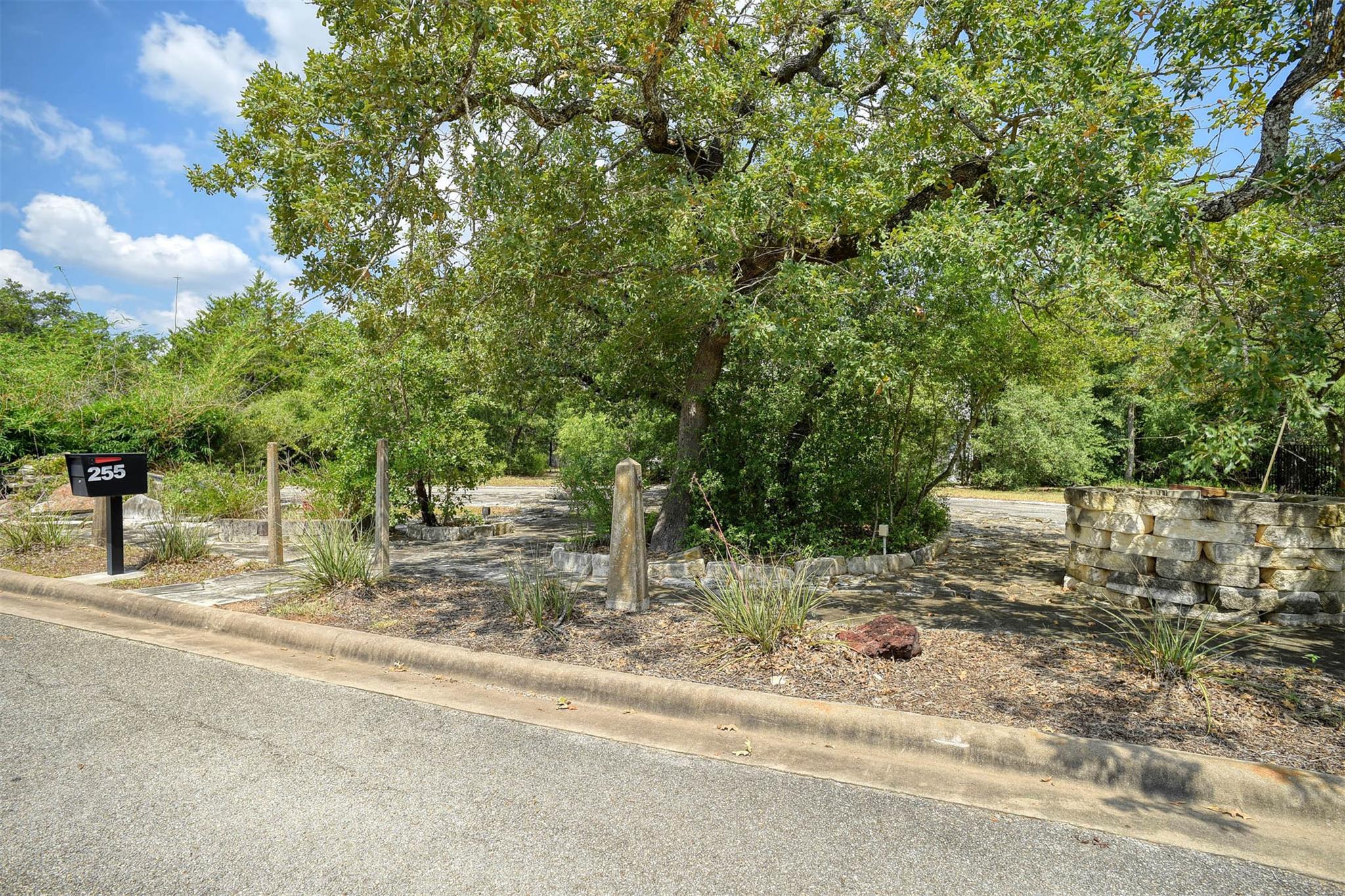 255 W Oak LOOP