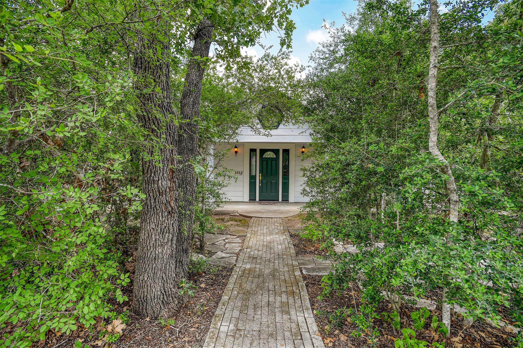 255 W Oak LOOP