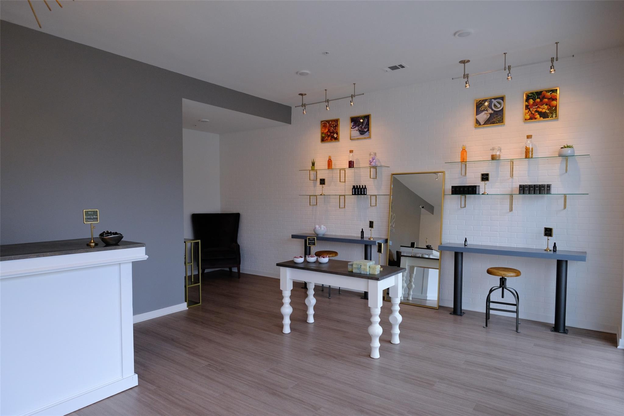 4361 S Congress Ave 106