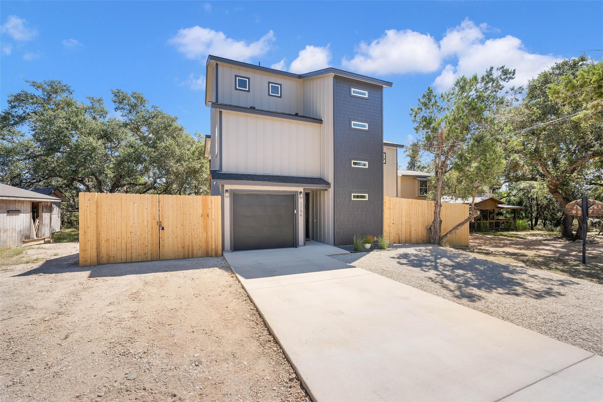 1156 Timberlane DR