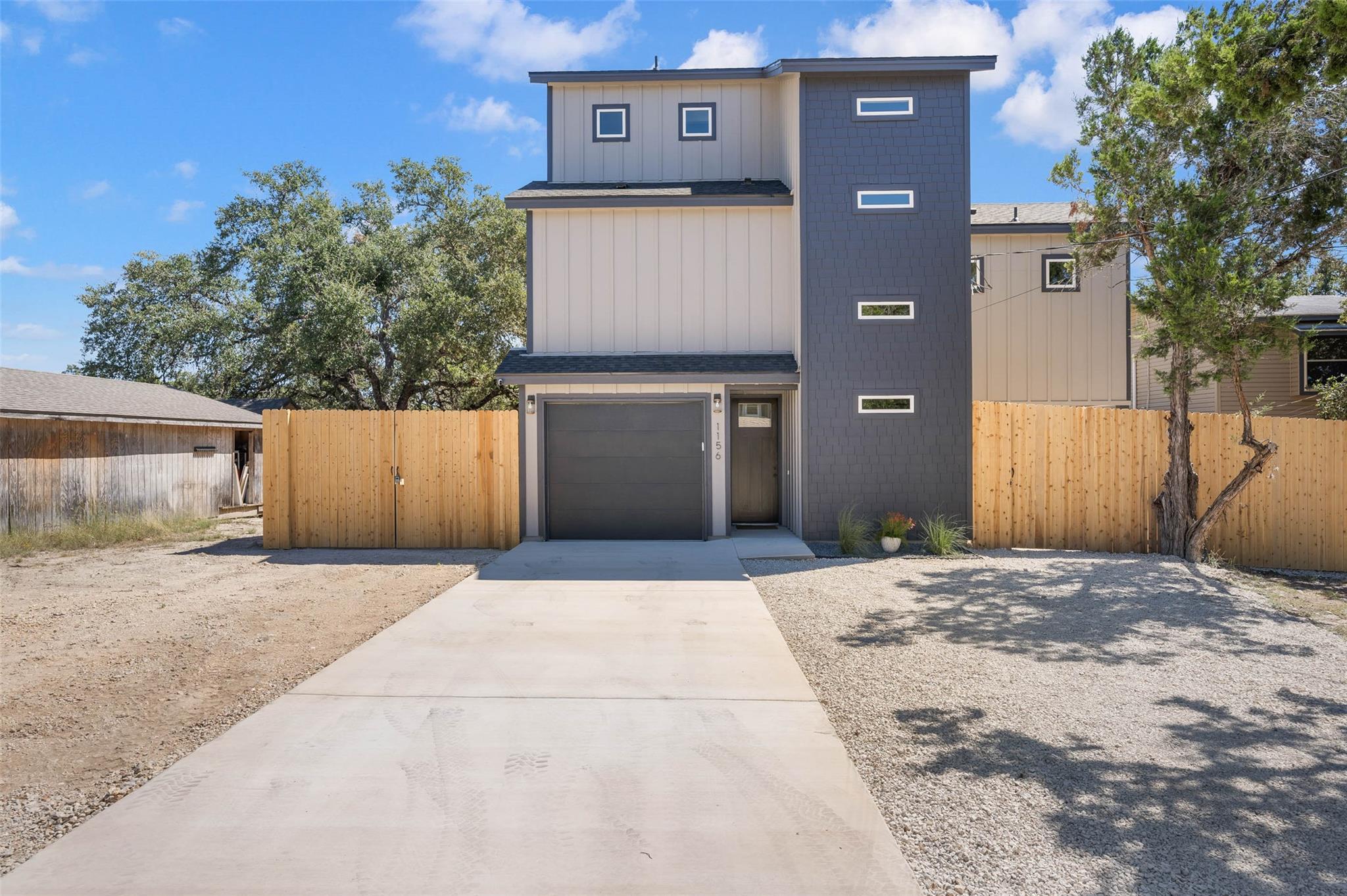 1156 Timberlane DR