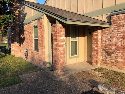 Photo of 914 W MEADOWMERE LN, Austin, TX 78758 (MLS # 5115165)