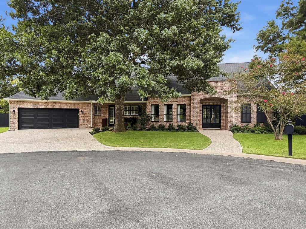 Photo of 419 Candlelight CIR, Fredericksburg, TX 78624 (MLS # 9056209)