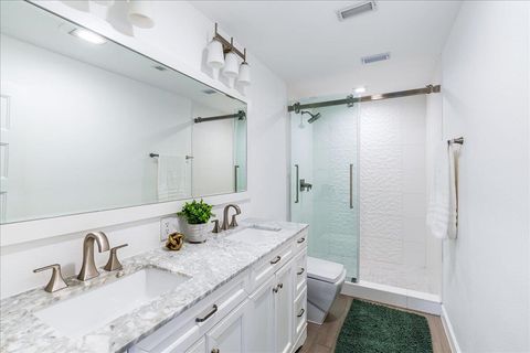 Tiny photo for 49 Hedgebrook WAY, The Hills, TX 78738 (MLS # 2576485)