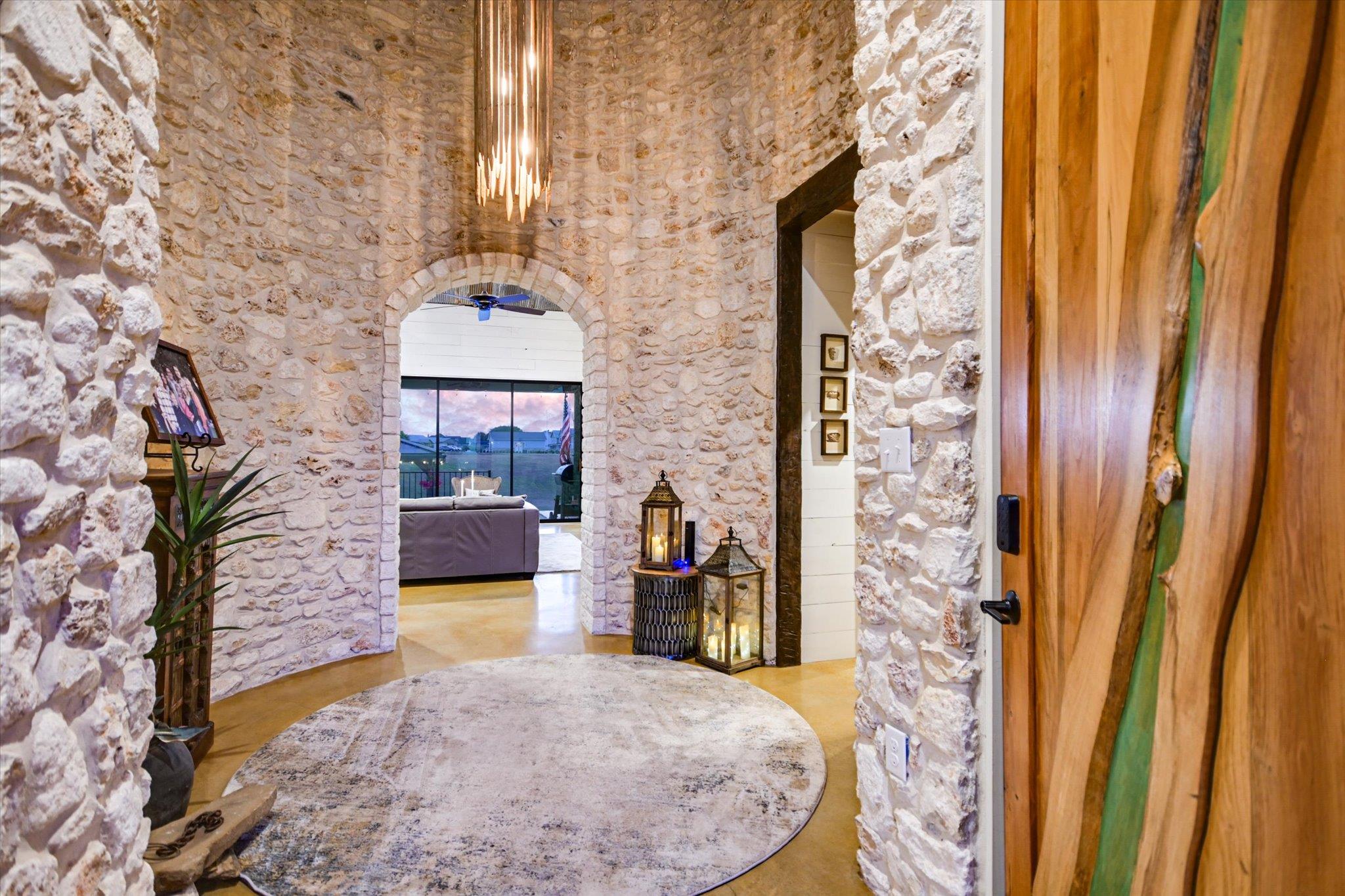 112 CLEARWATER DR