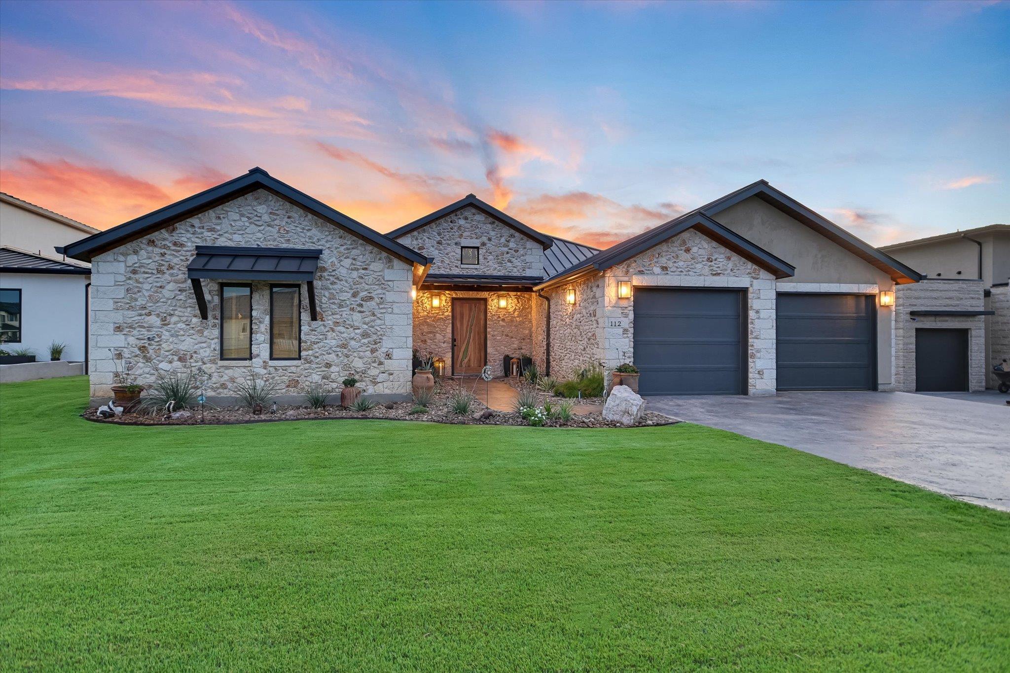 112 CLEARWATER DR