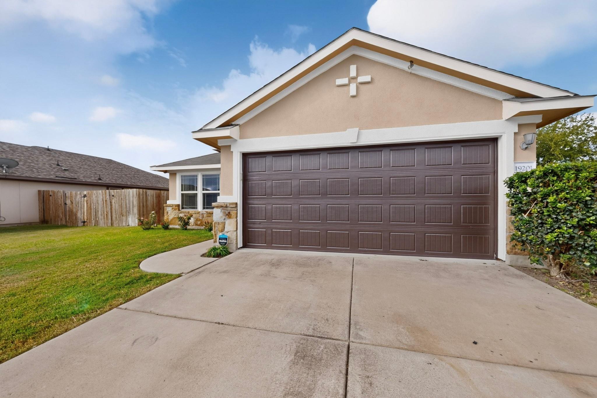 19201 Nicole LN