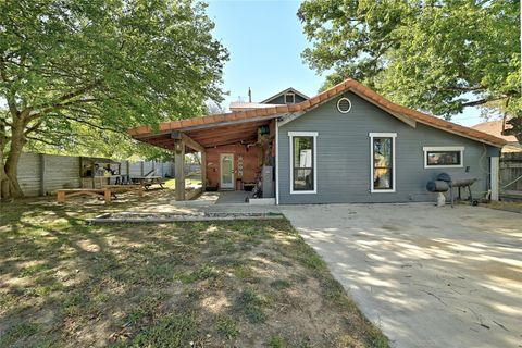 A home in Luling