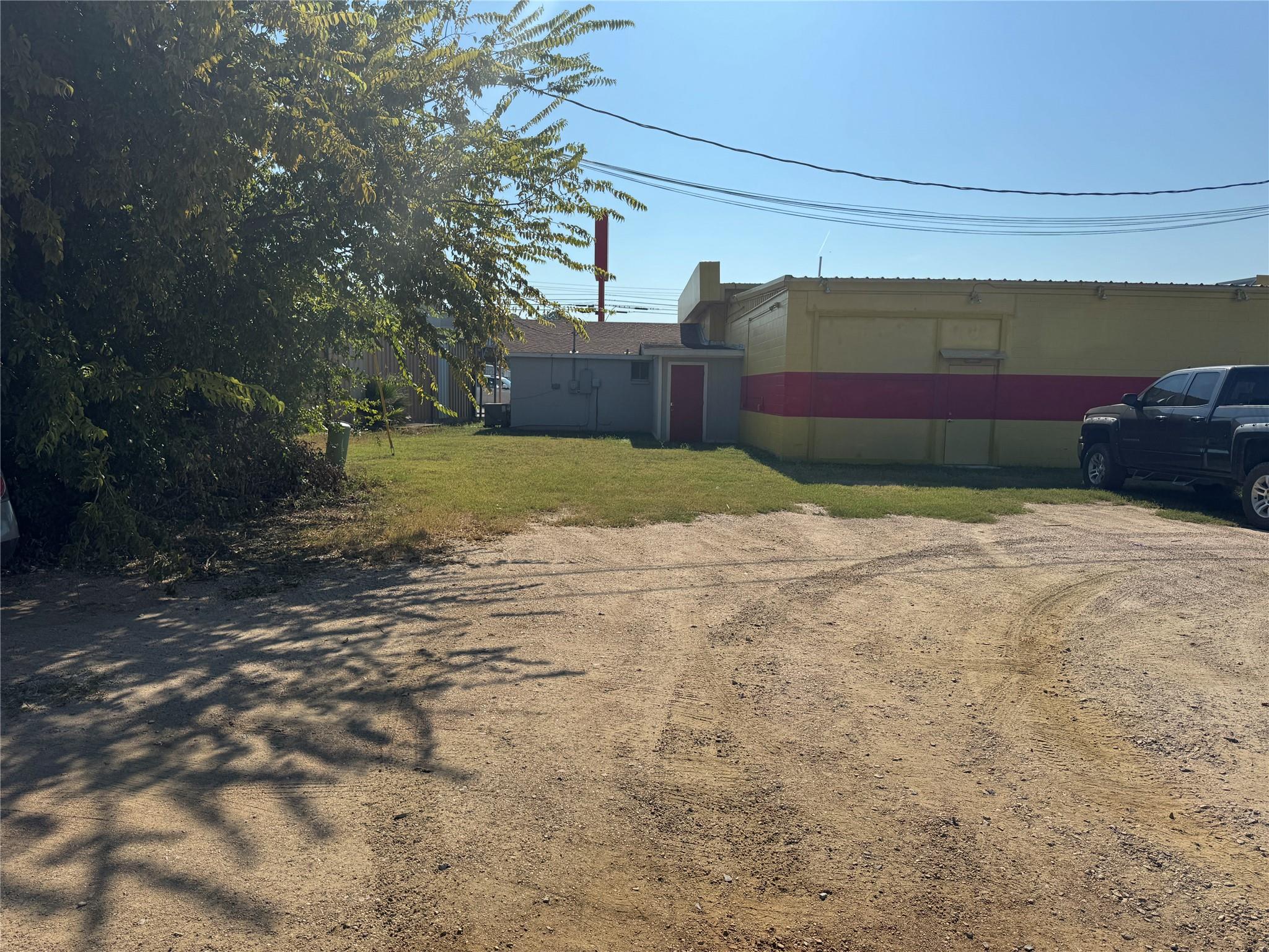 2202 - 2204 N Us Highway 281 Highway N