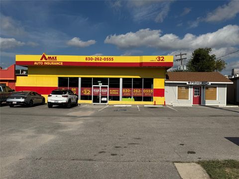 2202 - 2204 N Us Highway 281 Highway N Marble Falls TX 78654