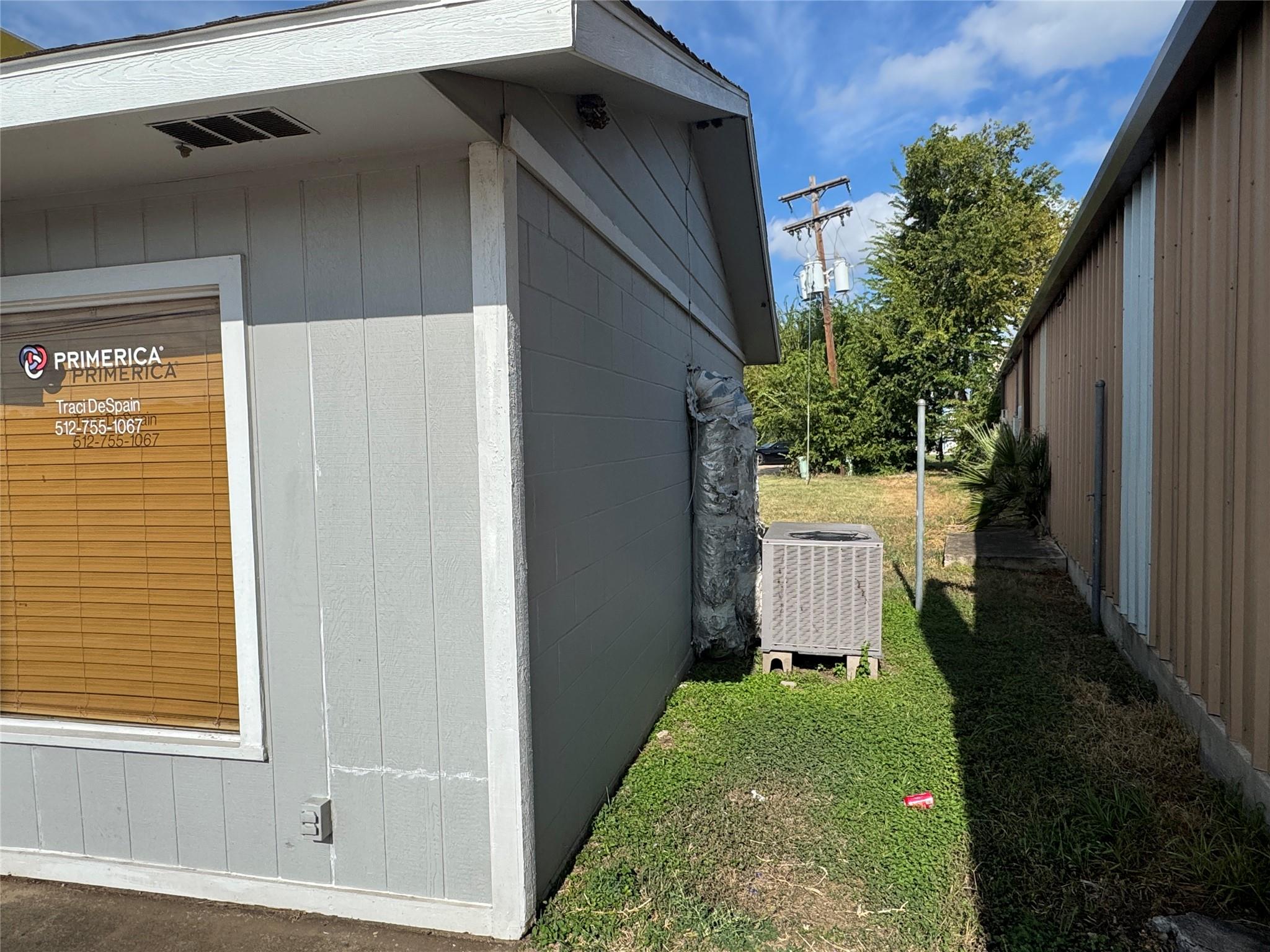 2202 - 2204 N Us Highway 281 Highway N