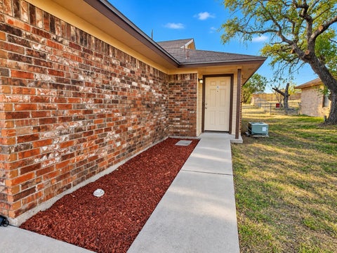 Photo of 105 Northern Dove LN #B, Copperas Cove, TX 76522 (MLS # 3396351)