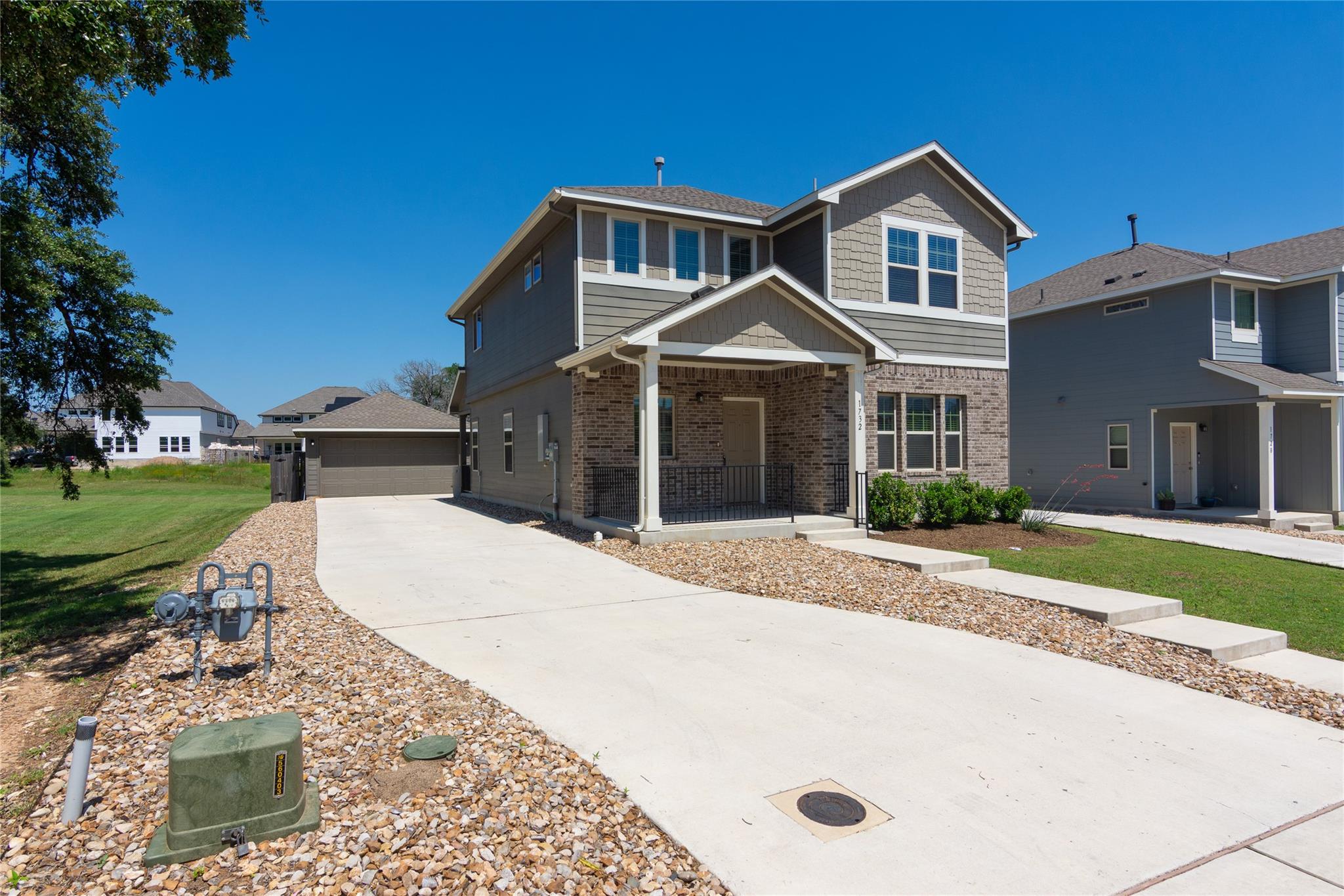 1732 Lakota LN