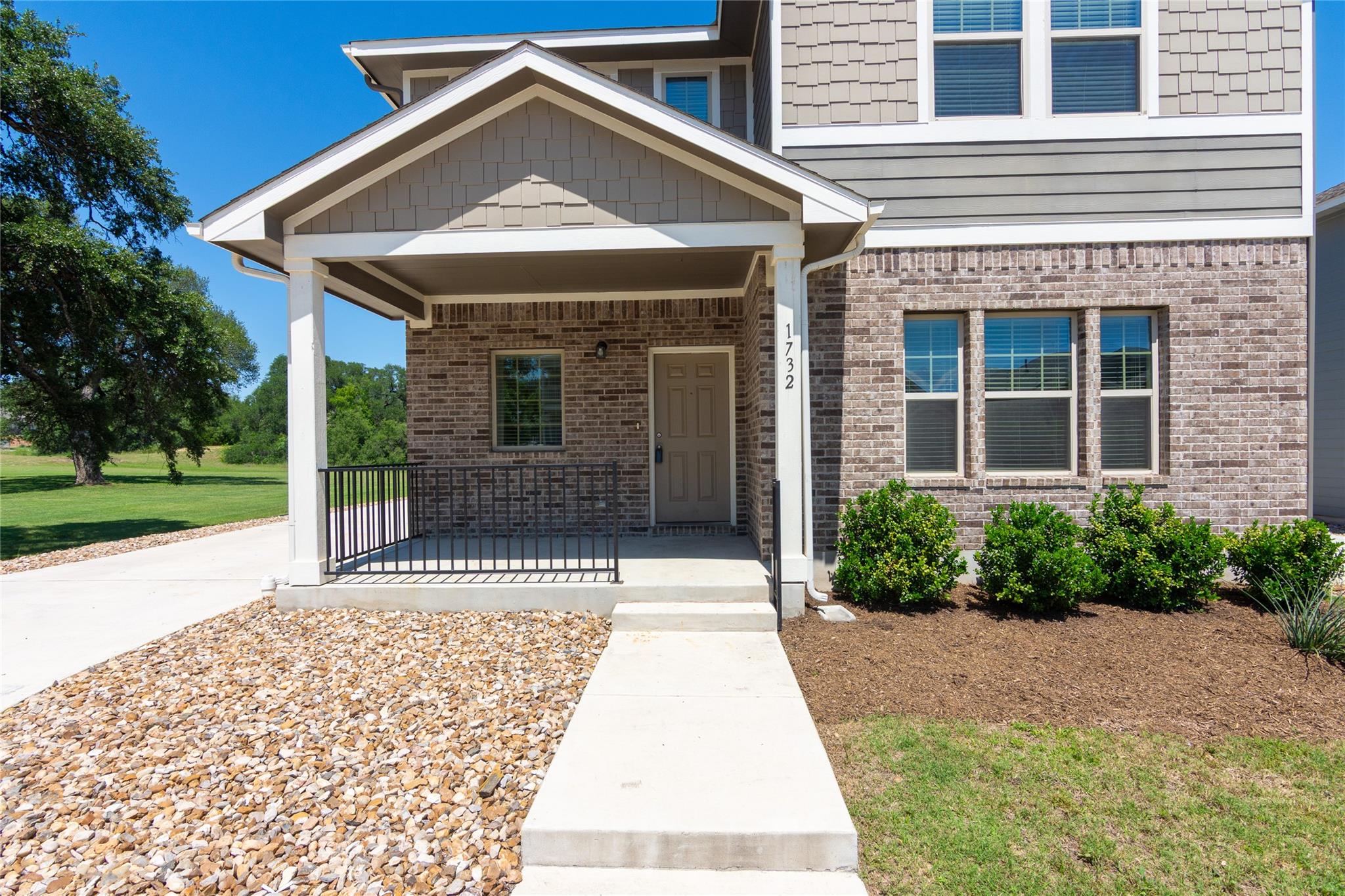1732 Lakota LN