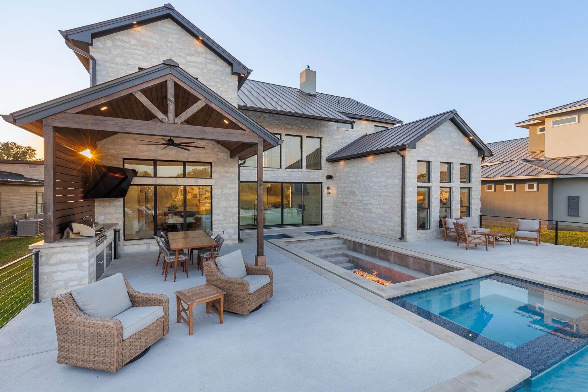241 Lazy Oaks LN