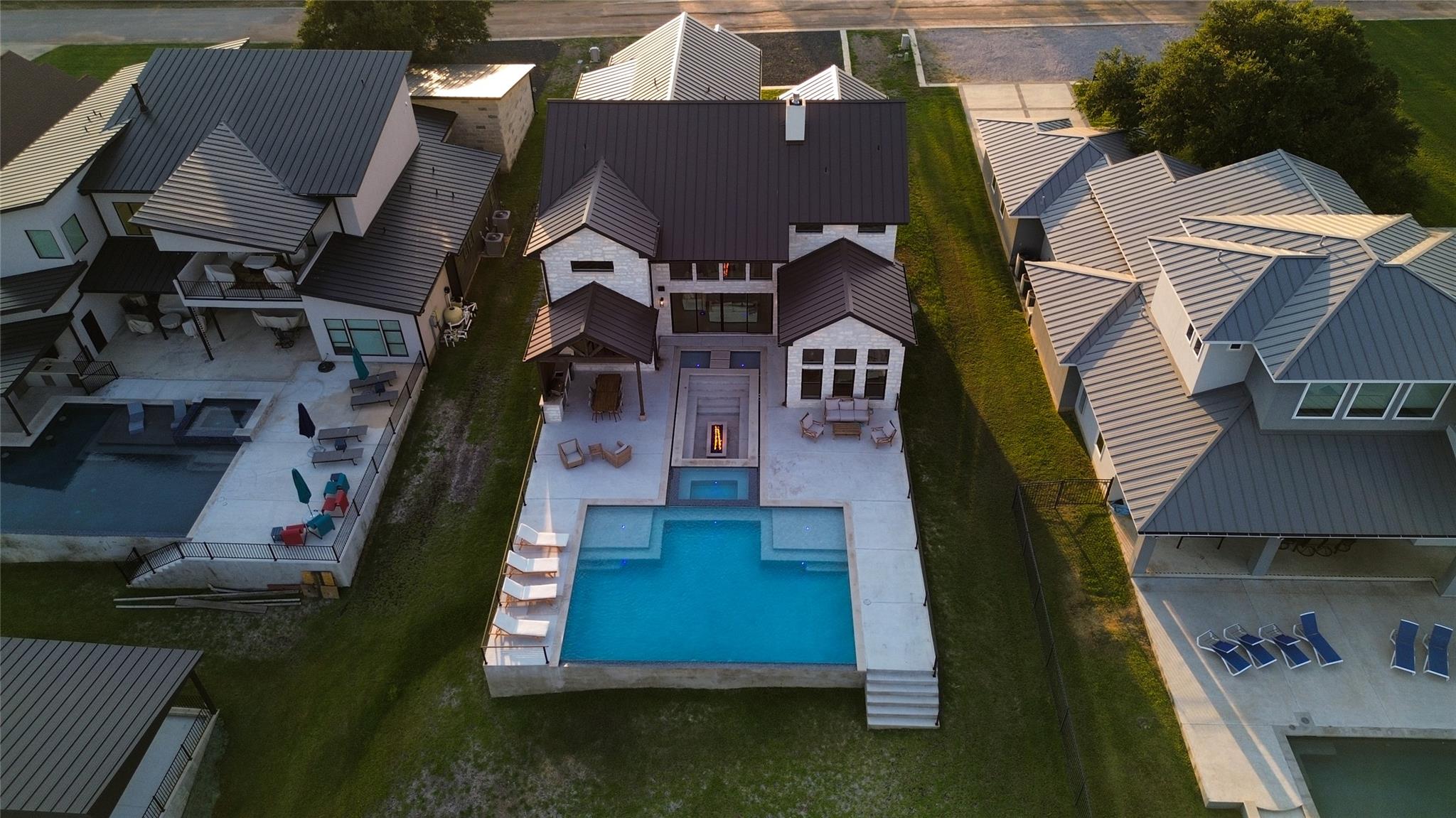 241 Lazy Oaks LN